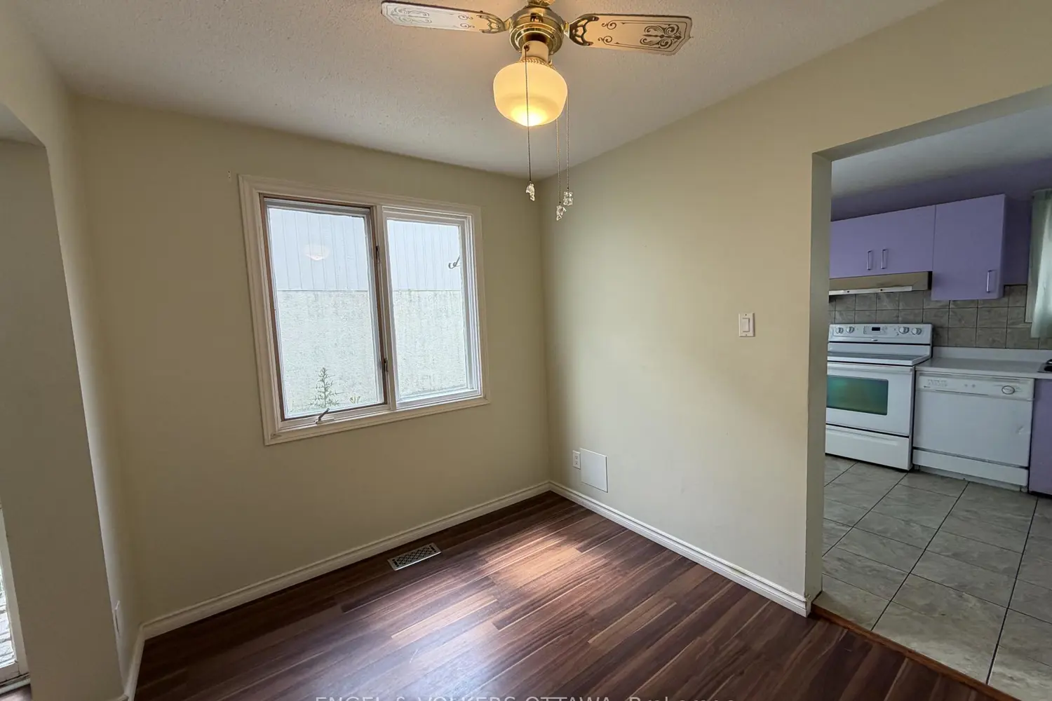 2063 Jasmine Crescent 65 photo 4