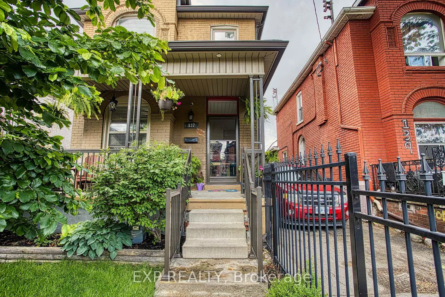 137 Wentworth Street photo 2