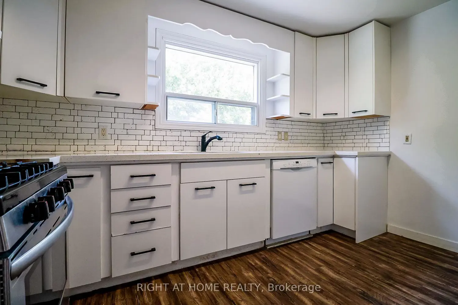 1327 Commerce Street photo 4