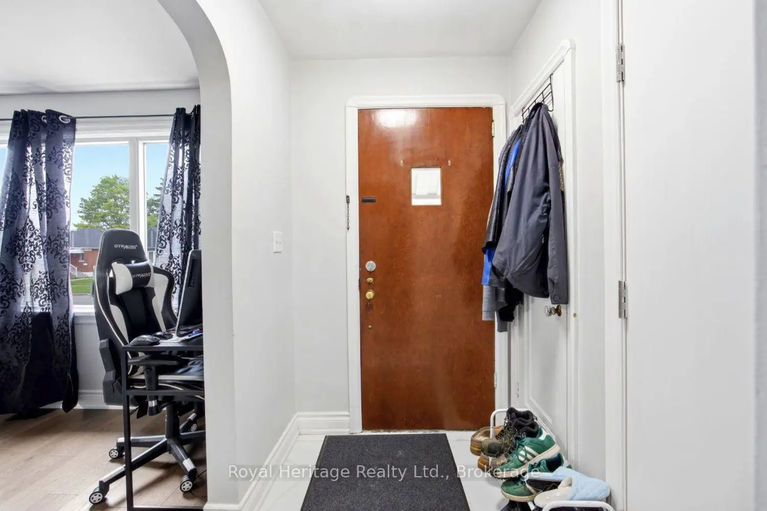 96 Oakes Avenue photo 2