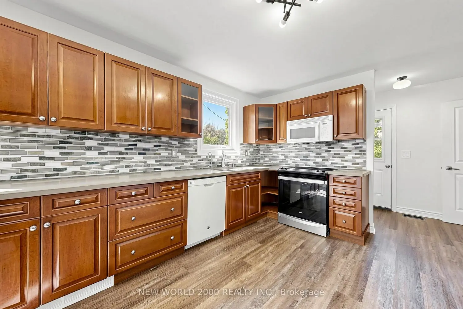 10 Buce Avenue photo 5
