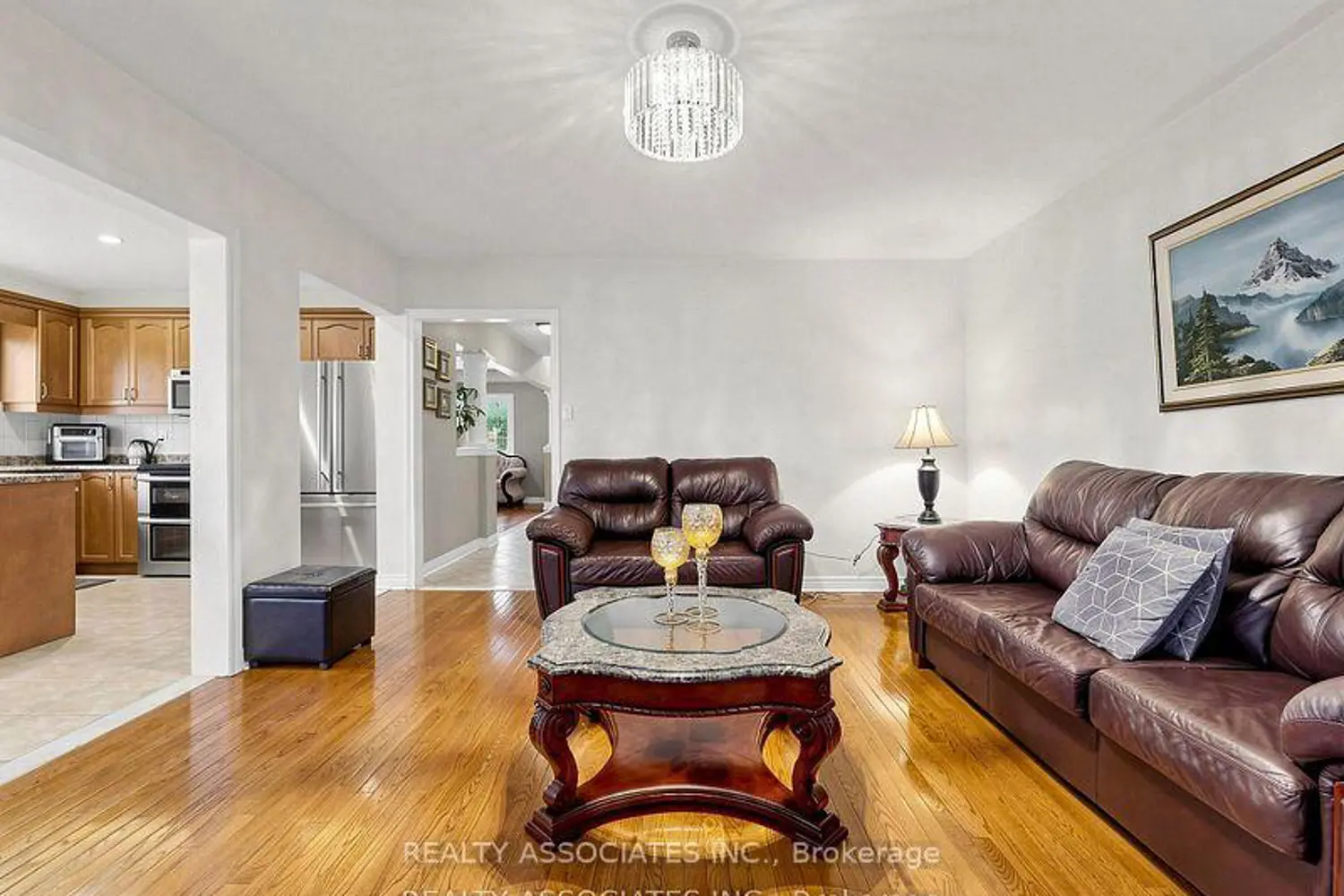 44 Shining Willow Crescent photo 4