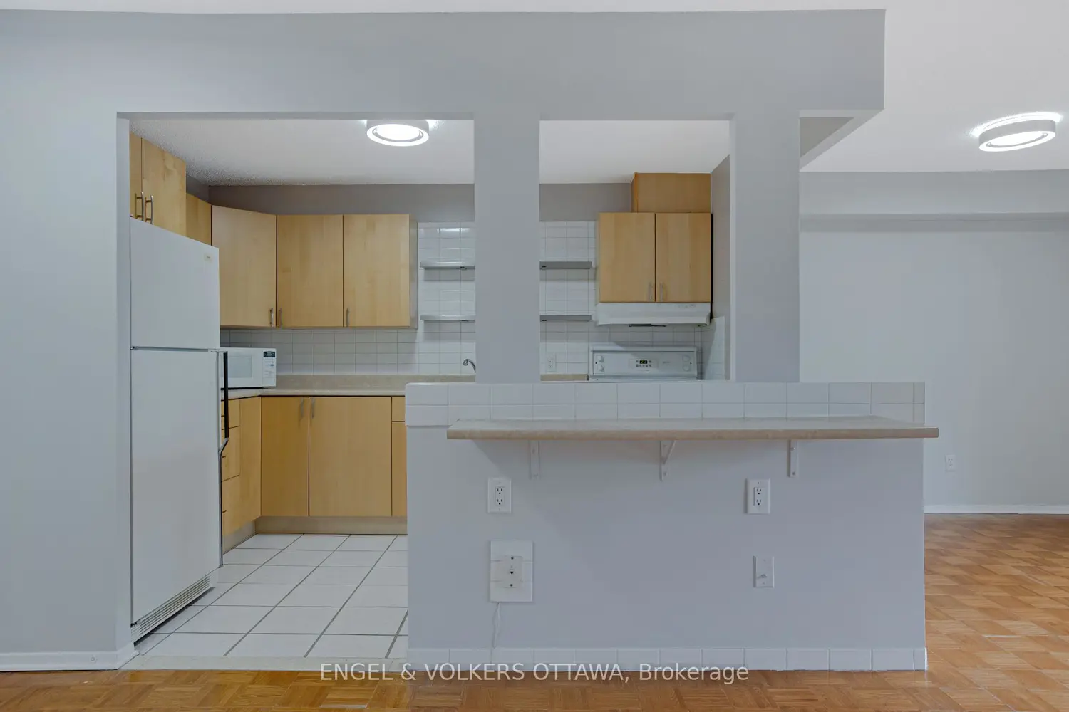 665 Bathgate Drive 301 photo 4