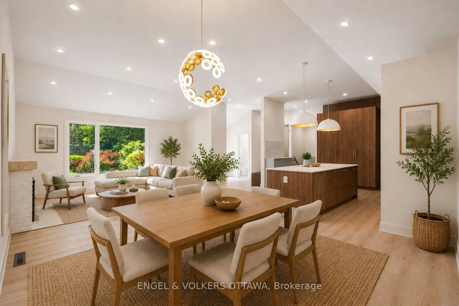 1 Amberly Place photo 4