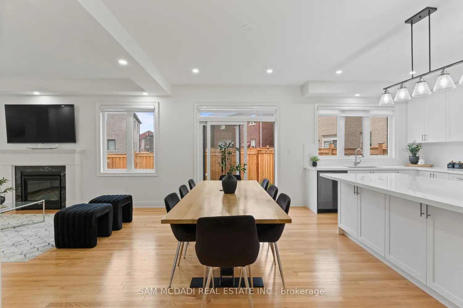 446 Humphrey Street photo 4