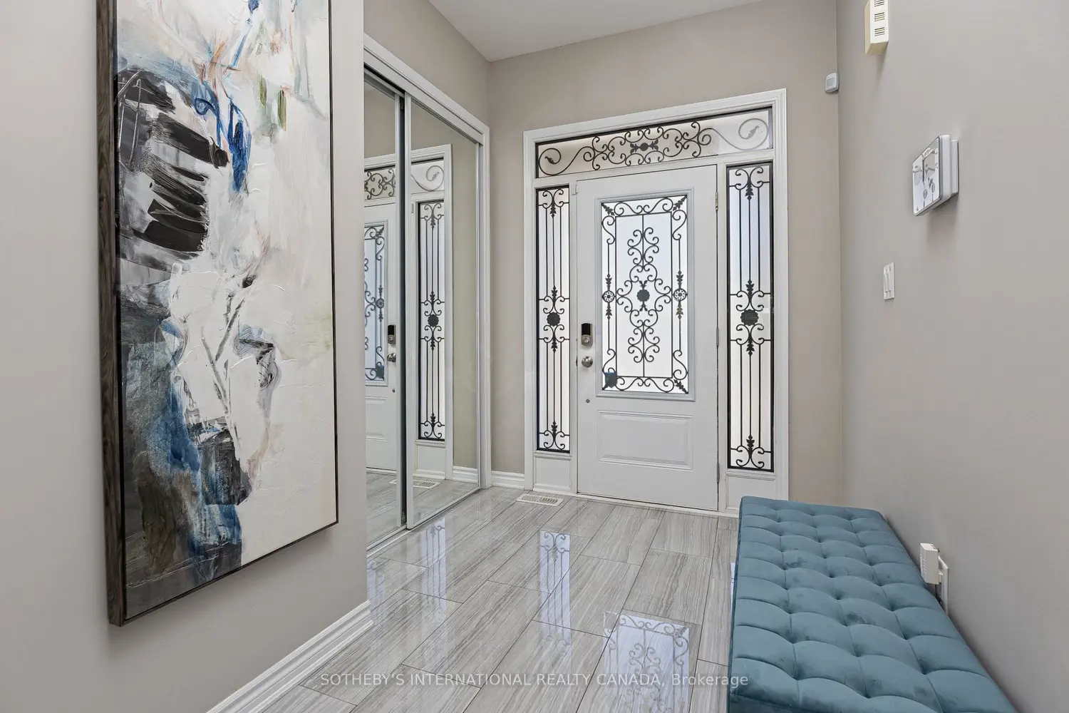 1056 Foxtail Crescent photo 2