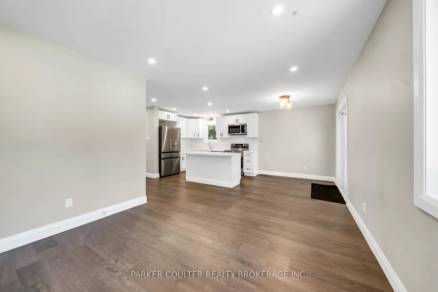 82 Mcarthur Drive photo 4