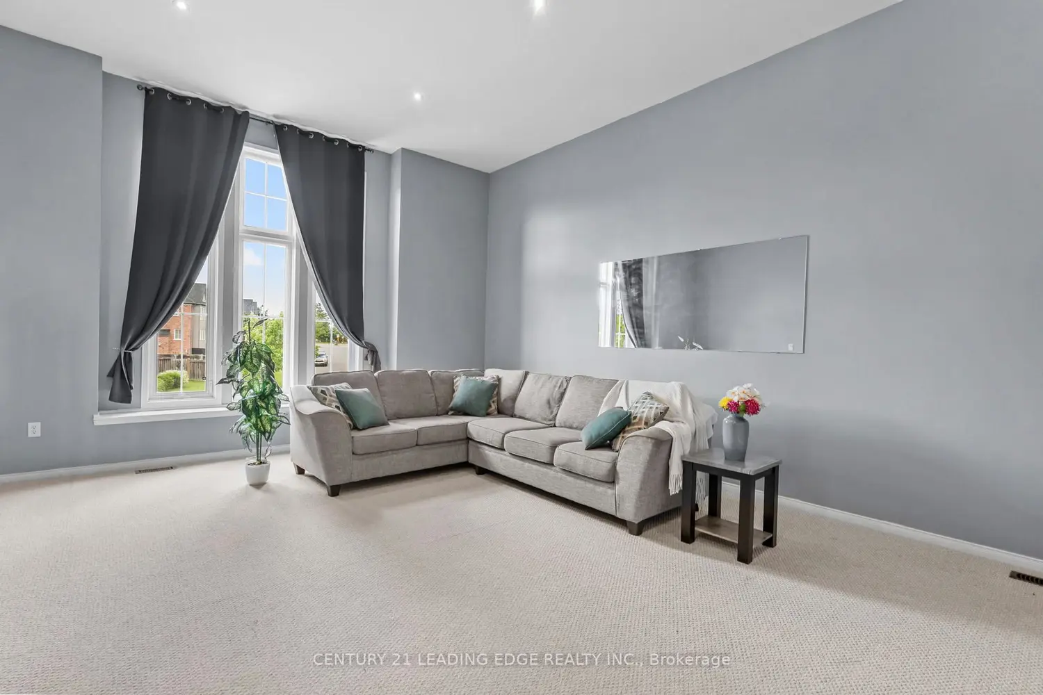 101 Woodbine Place photo 4