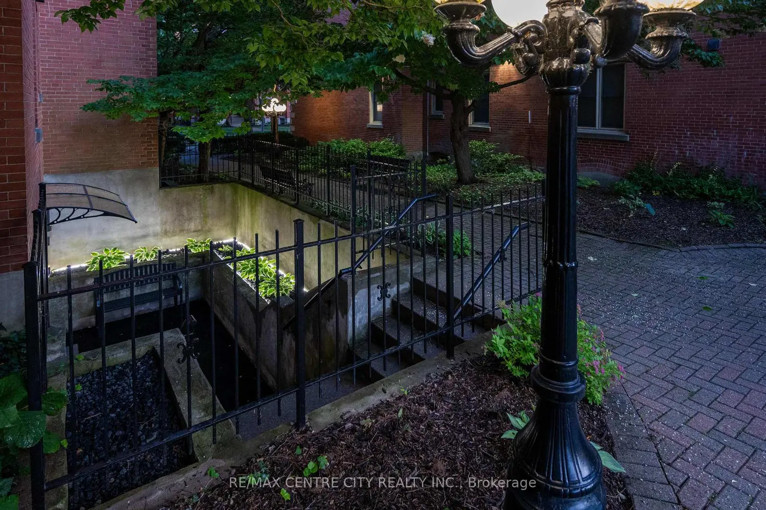 280 Queens Avenue 1 photo 2