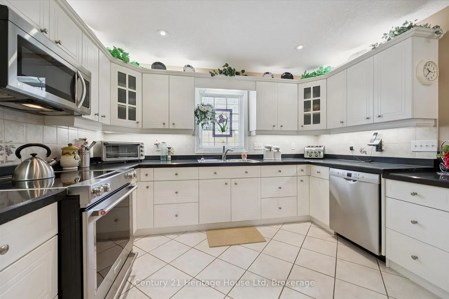 545 Athol Street photo 3