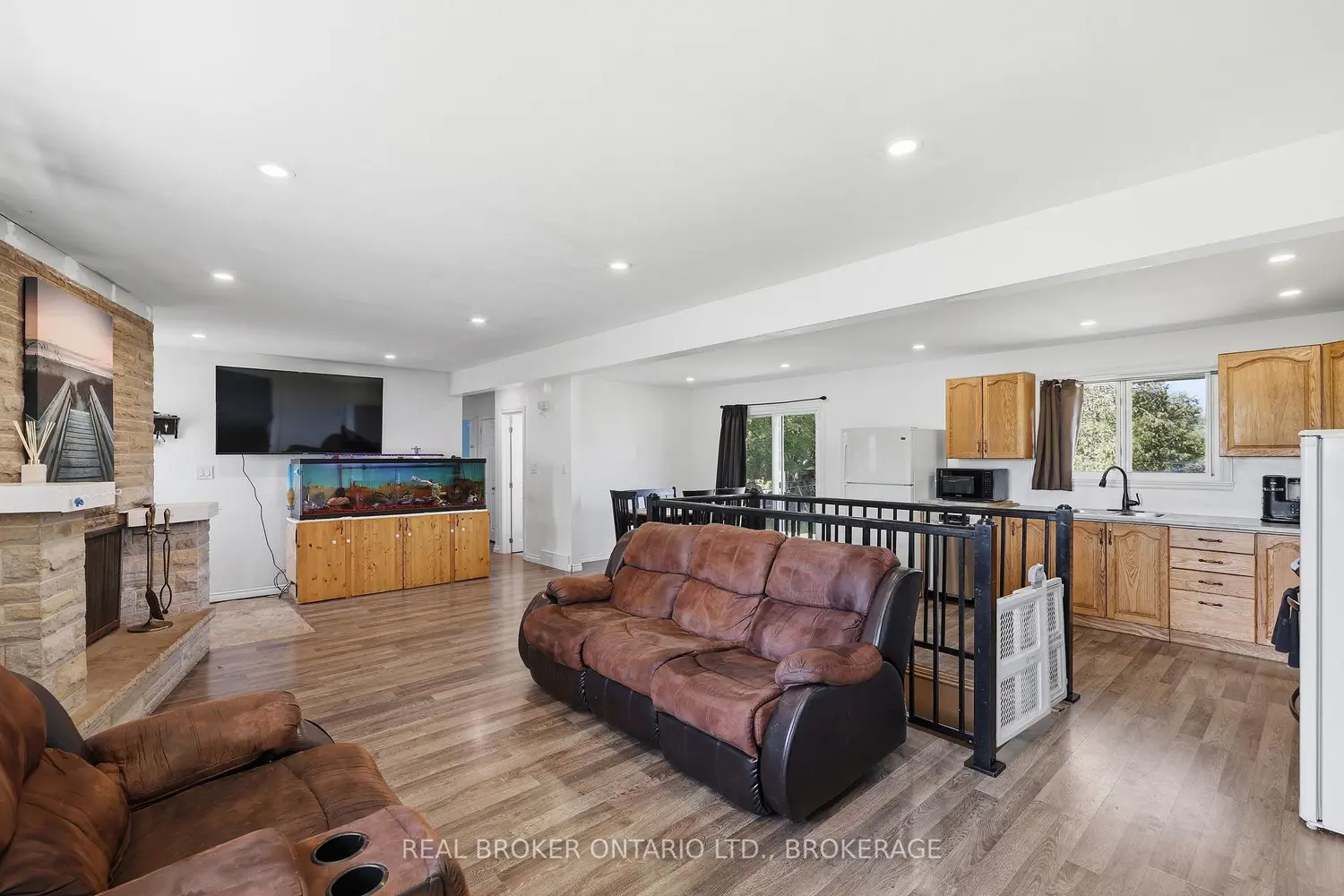 2499 Perth Road photo 4