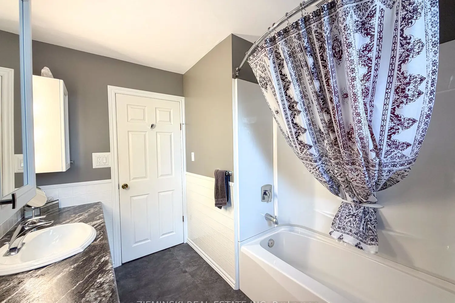 368 D'iberville Avenue photo 3