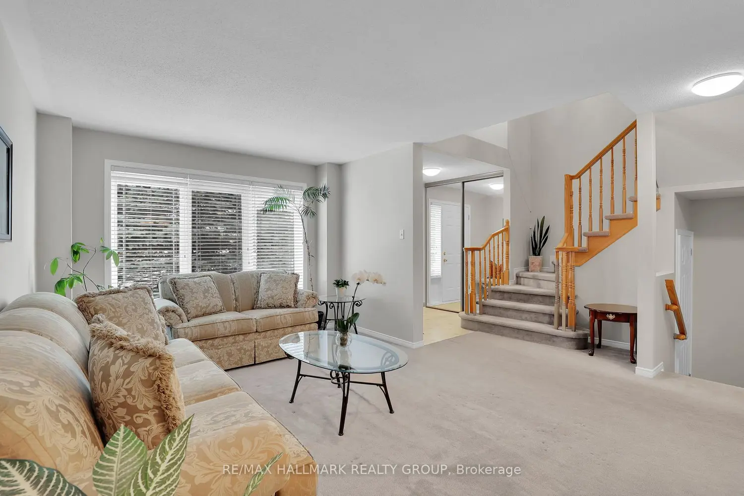 634 Aquaview Drive photo 2
