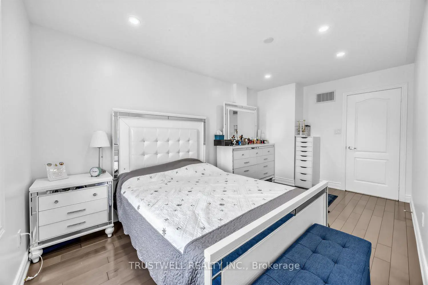 3 Waldron Court photo 4