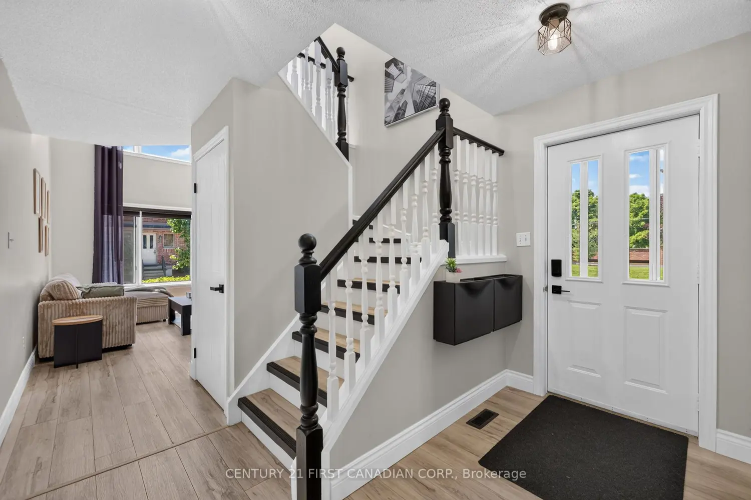 1478 Adelaide Street 28 photo 3