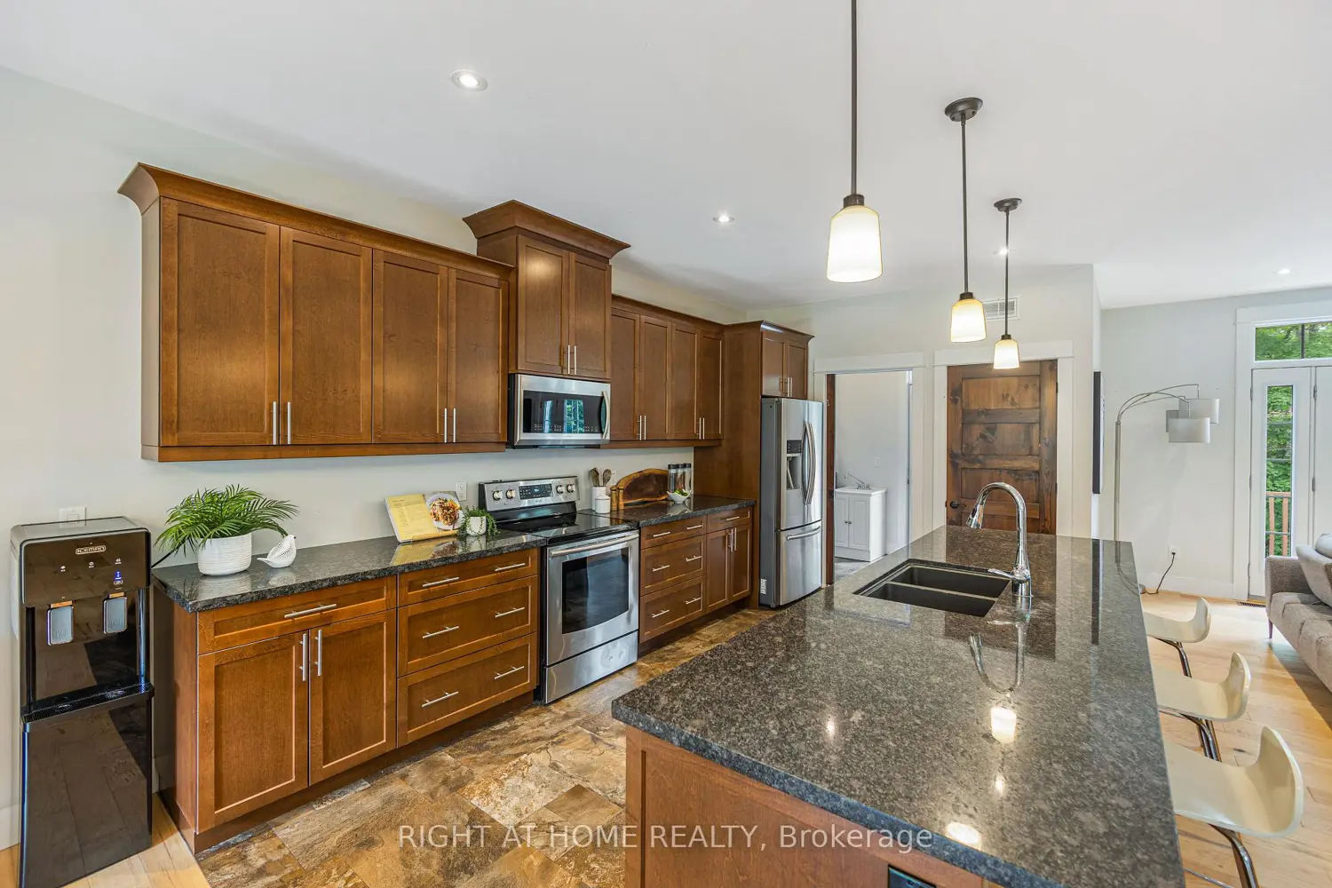 590 Golf Course Road photo 4