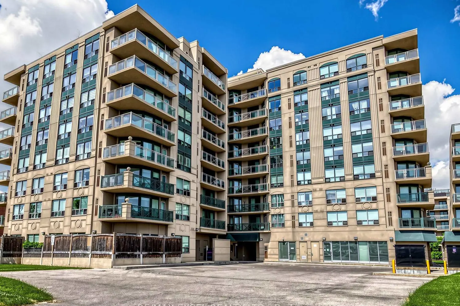 920 Sheppard Avenue 711