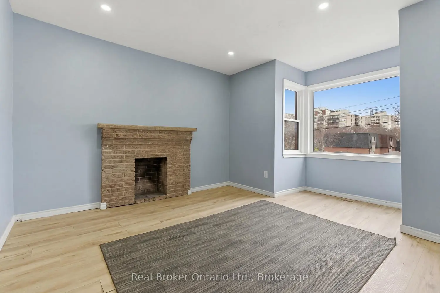 880 Lawrence Road photo 4
