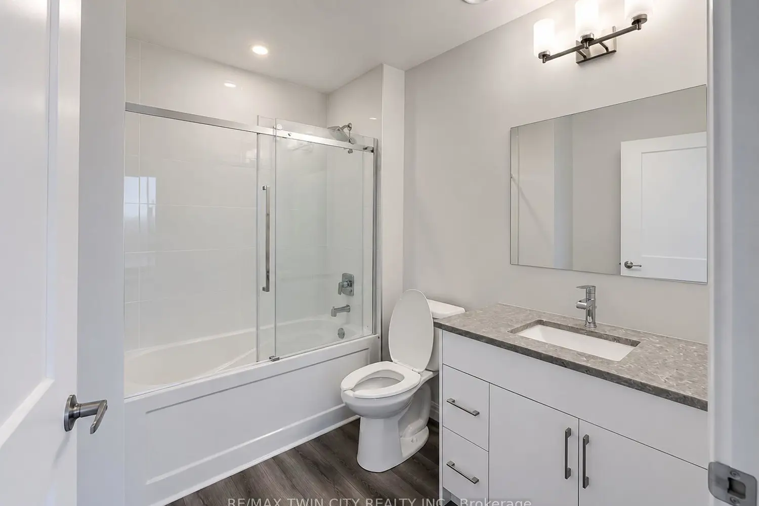 60 Charles Street 1402 photo 4