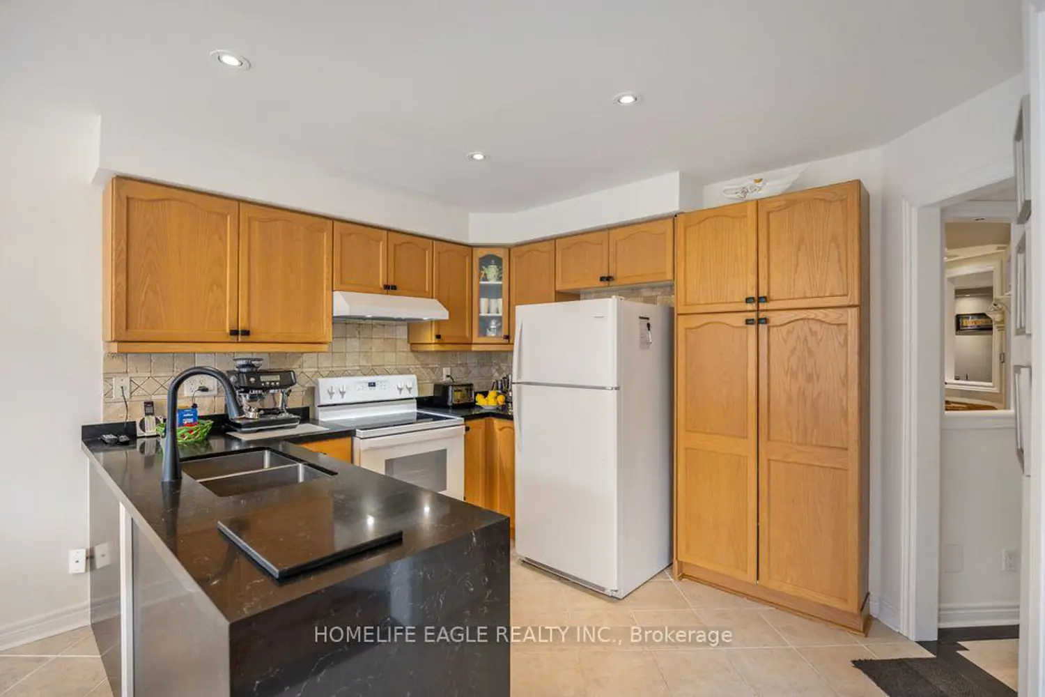 7 Headwater Road photo 3