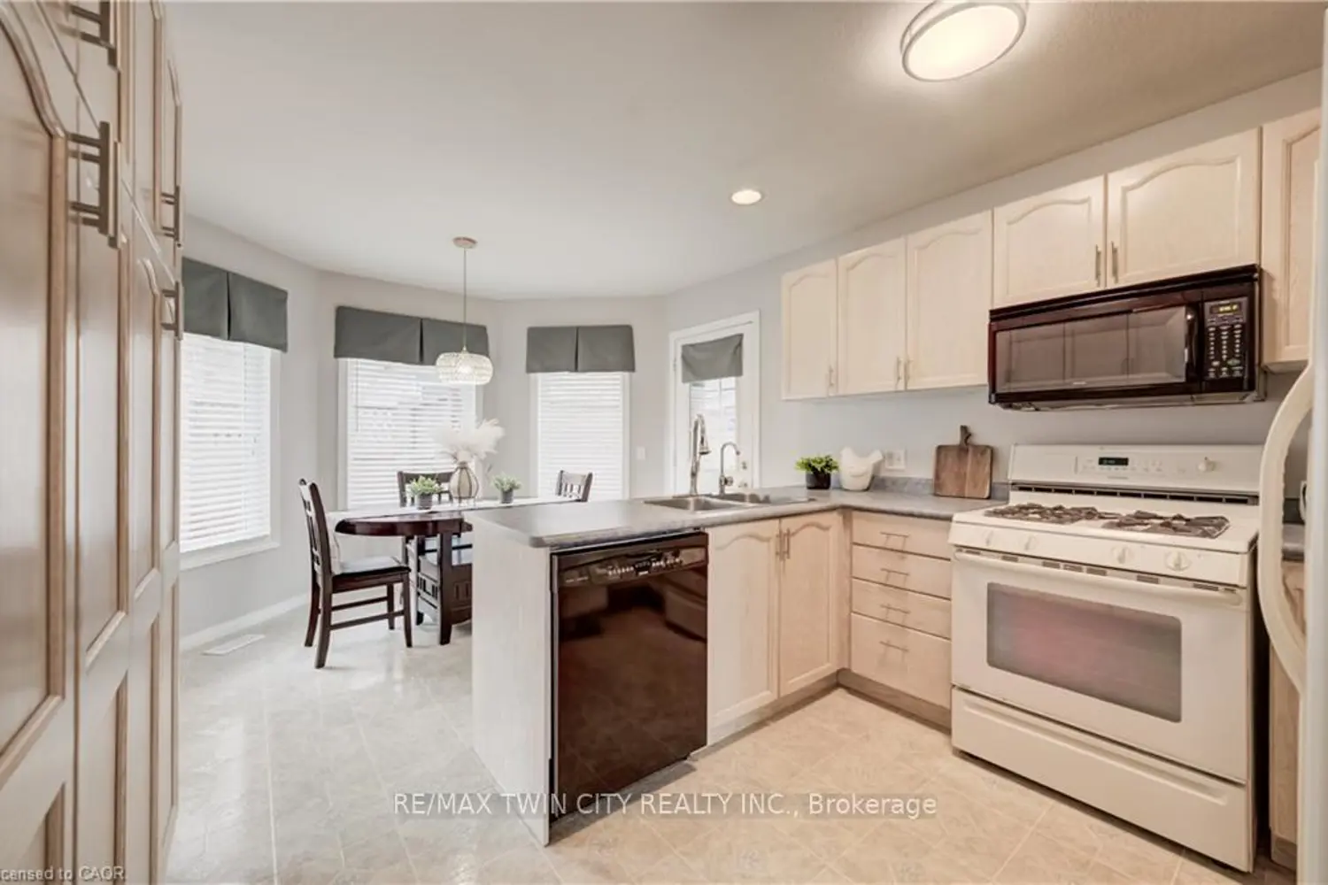 27 Chandos Drive photo 4