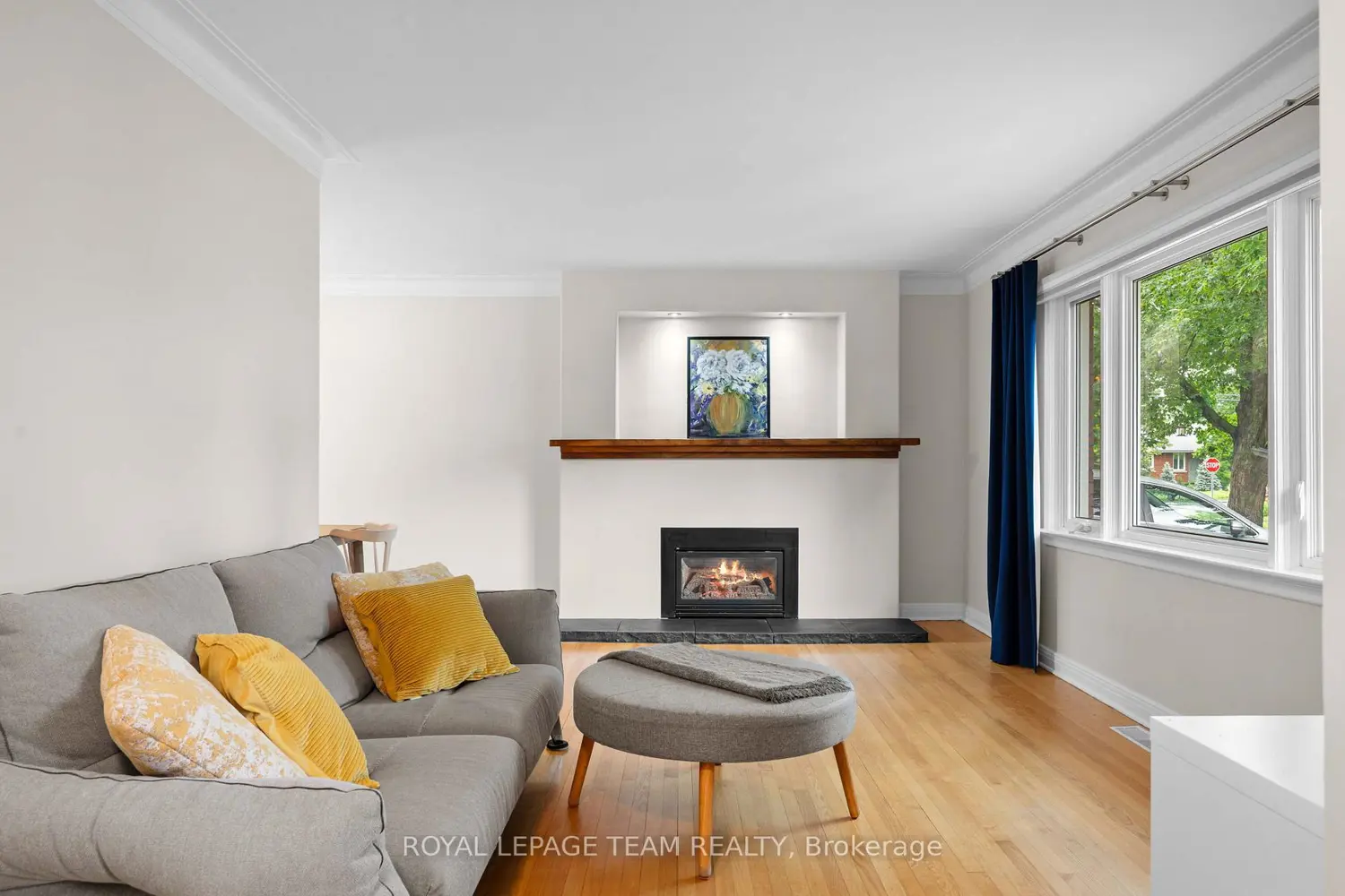 631 Courtenay Avenue photo 4