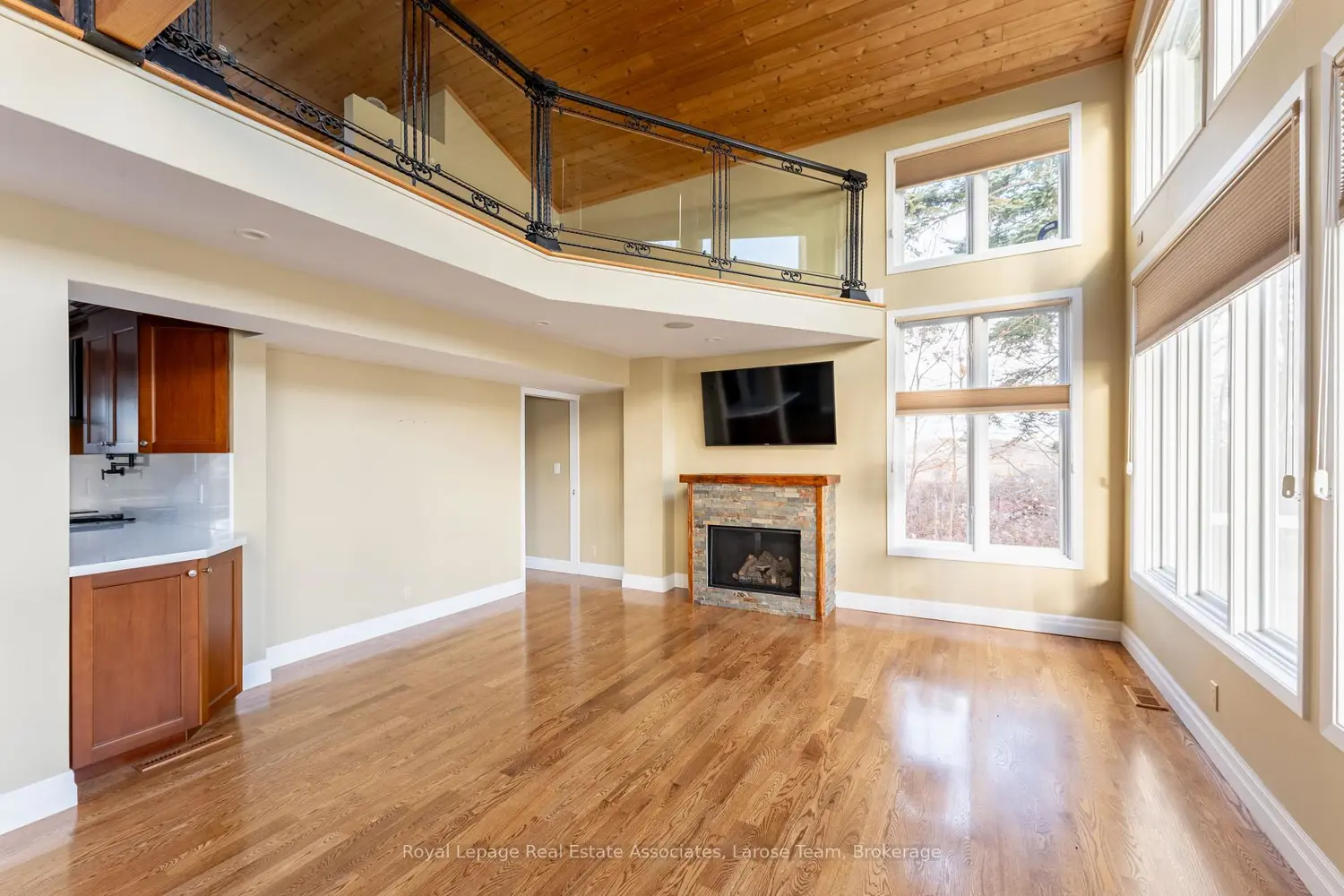 75 Maple Avenue 4 photo 2