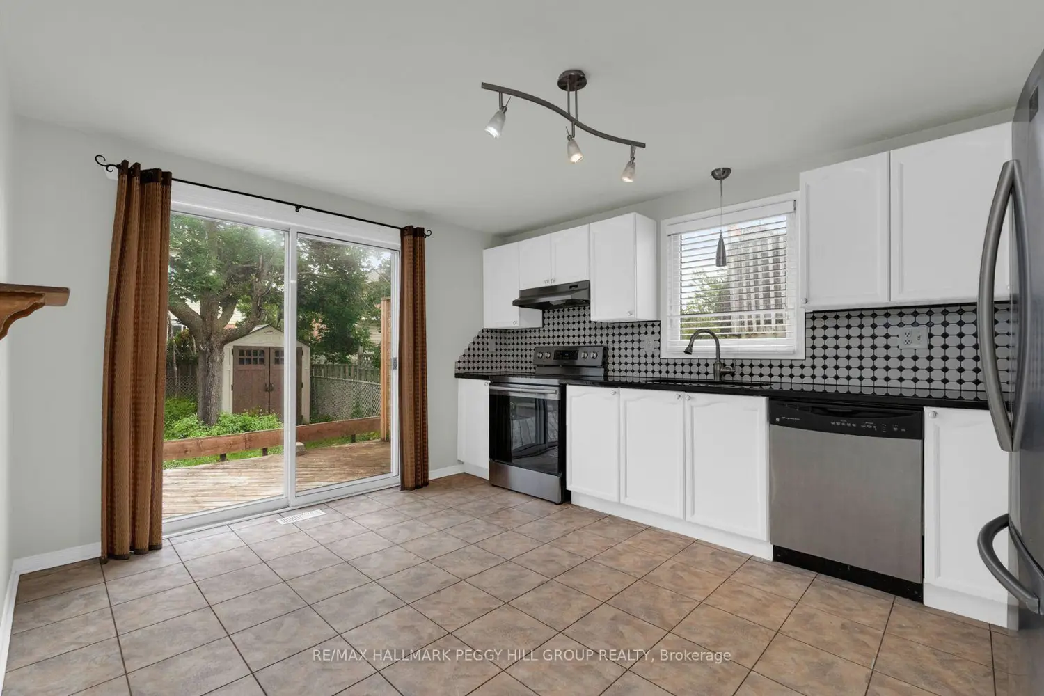 27 Finlay Road photo 4
