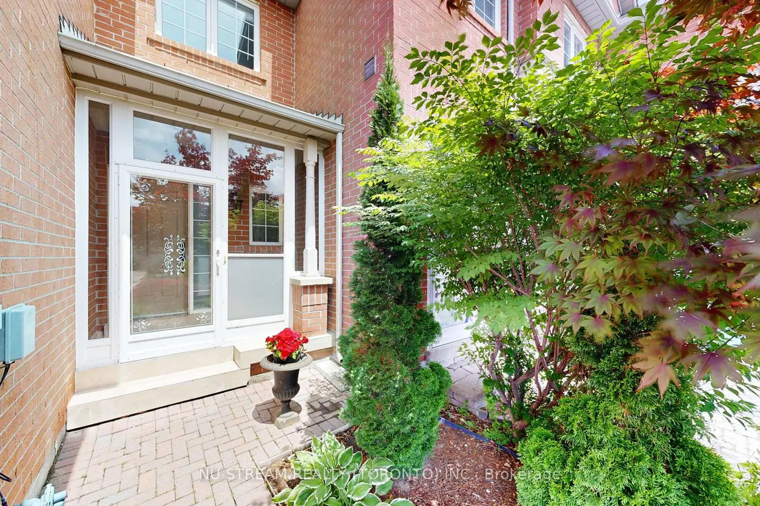 60 Nottingham Drive photo 2