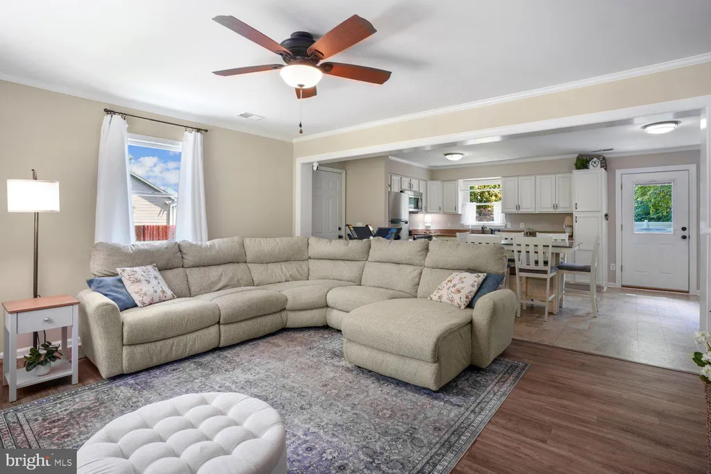 852 Whispering Pine Circle, Lusby, MD 20657 photo 4
