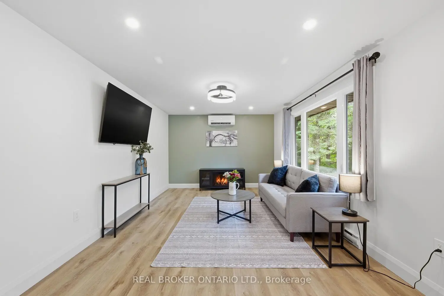 2627 Donnelly Drive photo 3