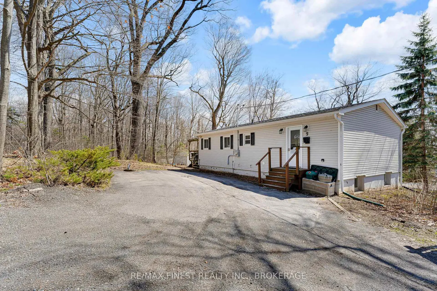 9 Mallard Lane photo 3