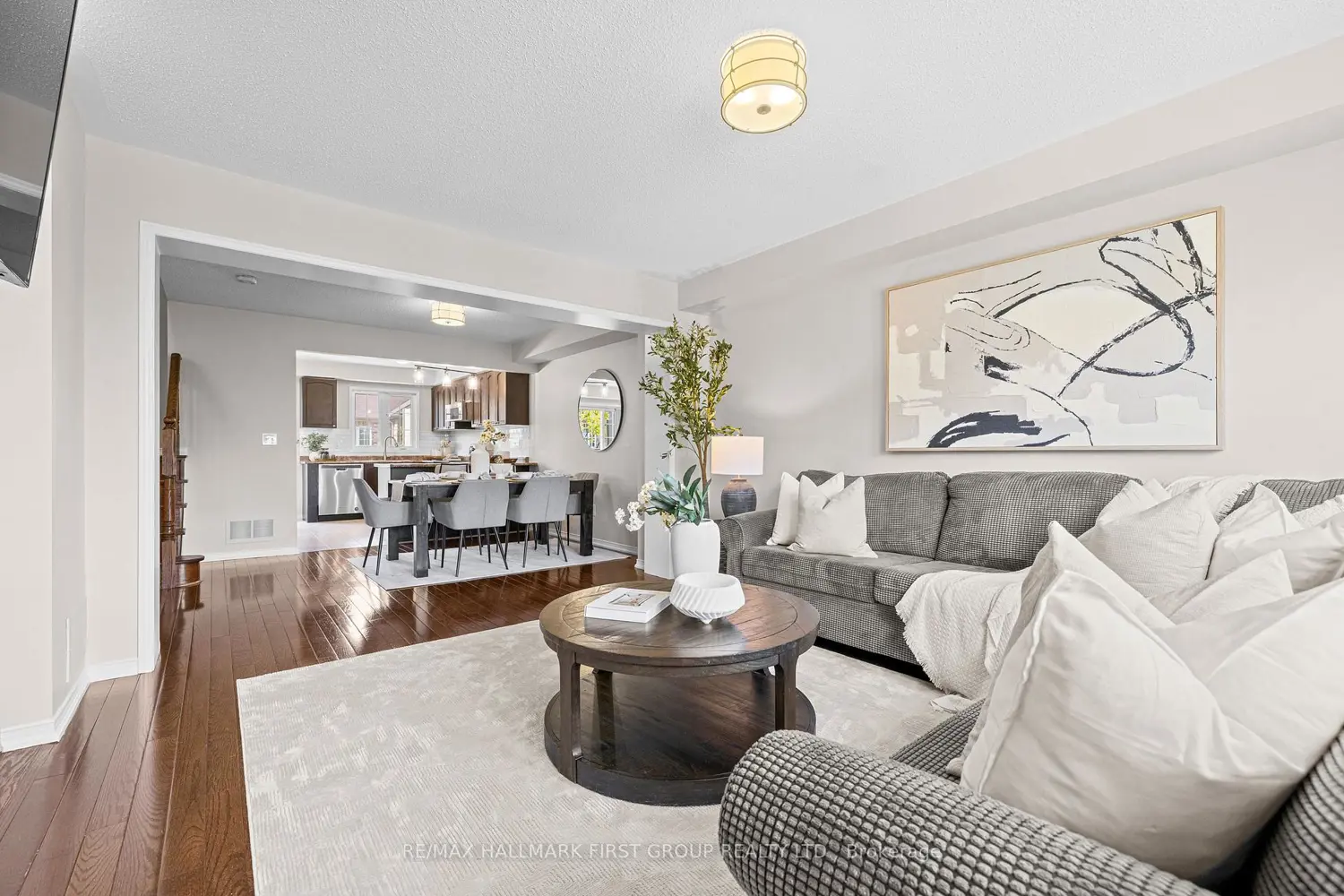 17 Edison Way photo 2