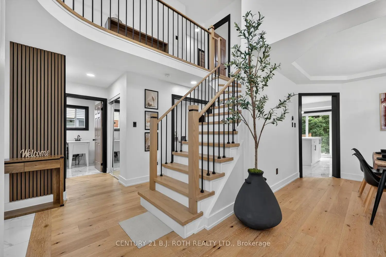 1077 Corrie Street photo 2