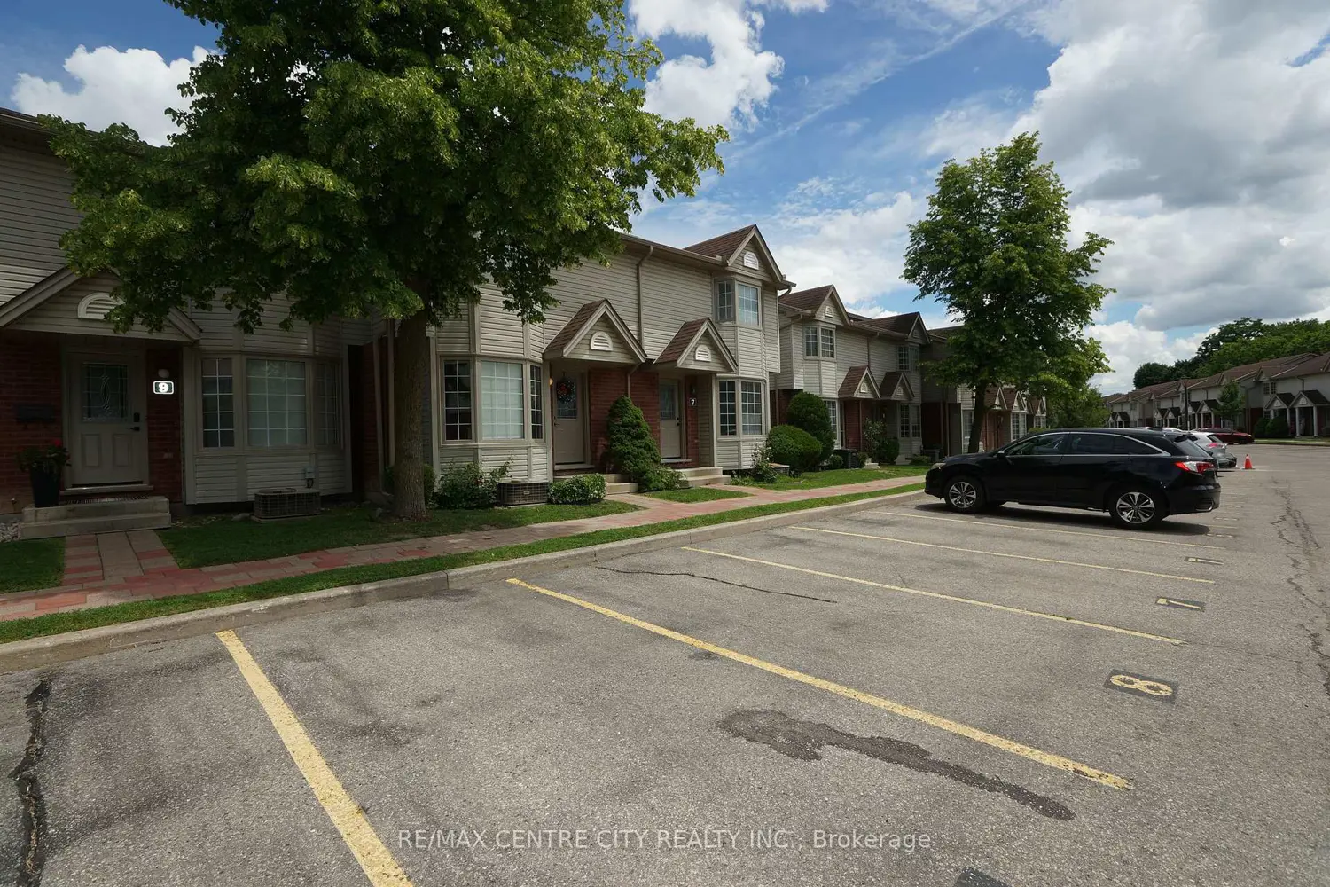 50 Chapman Court 8 photo 2