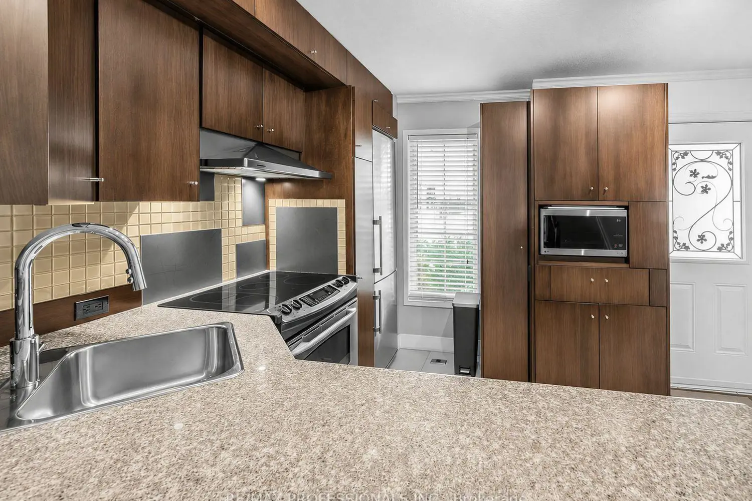 220 Manitoba Street 32 photo 2