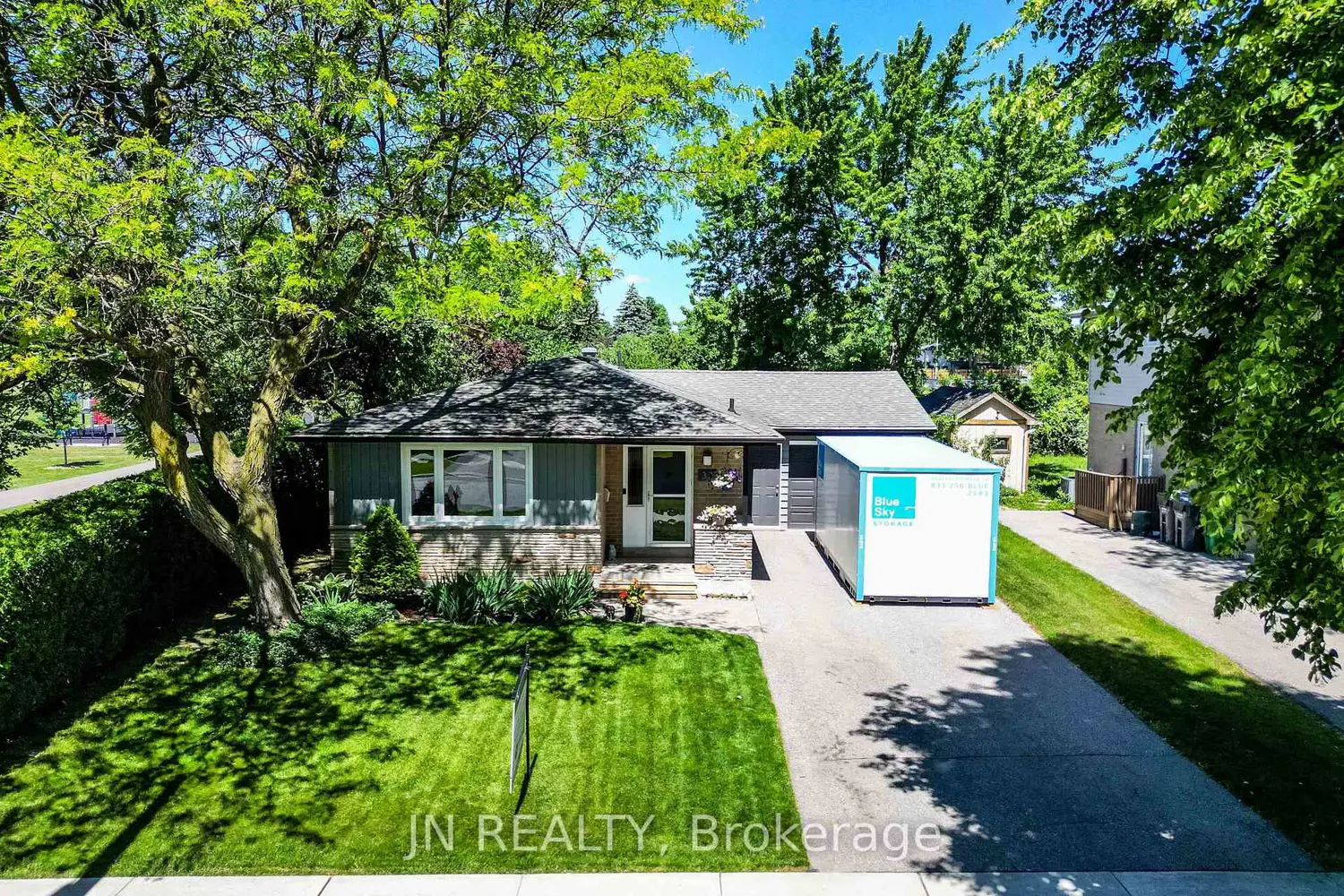 32 Barkwood Court photo 4