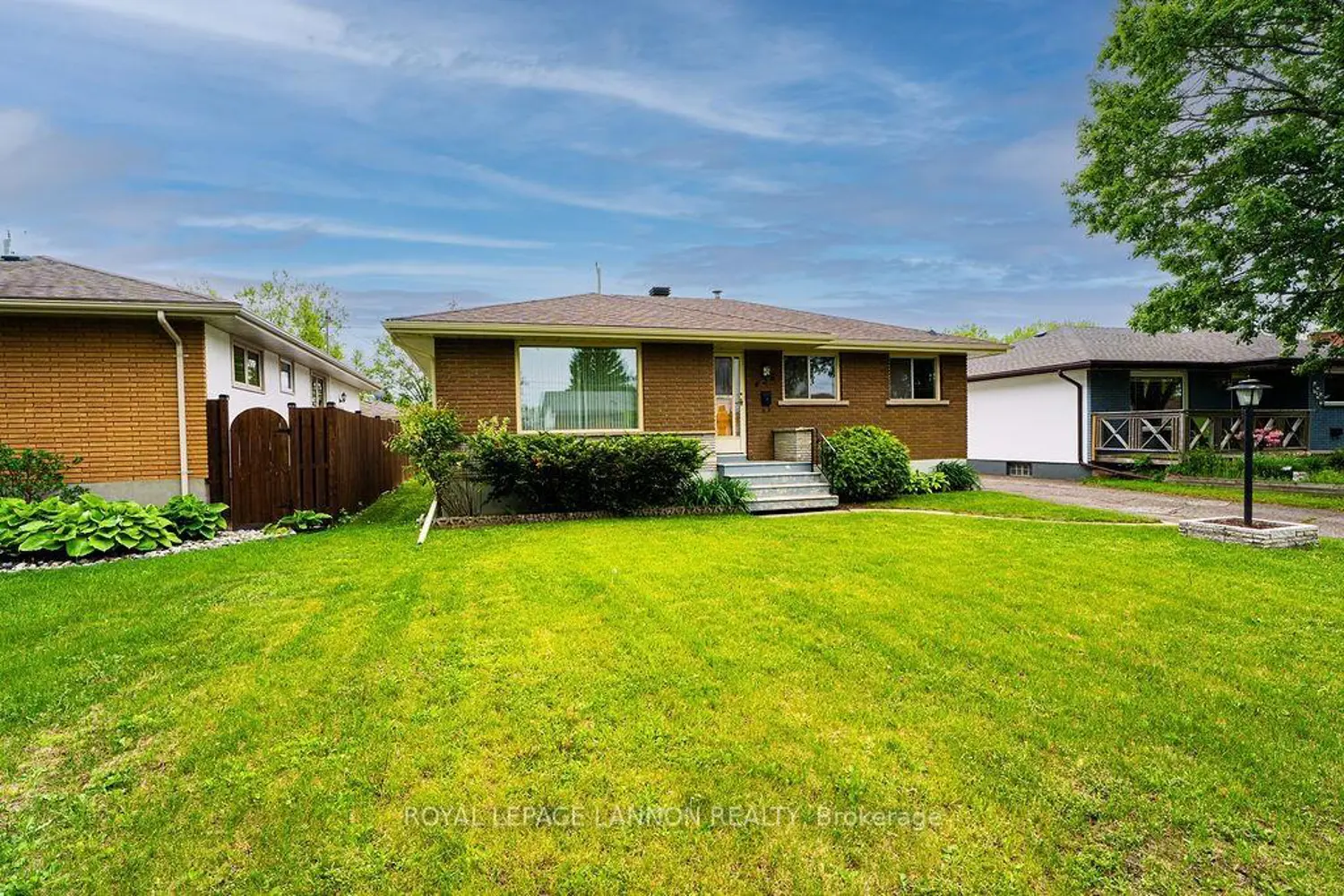 436 Amethyst Crescent photo 2