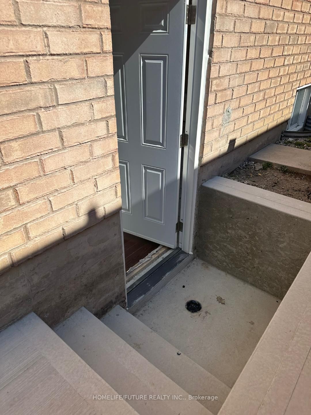 BSMT-11 Clair Avenue, Whitby, ON, L1M 2G8