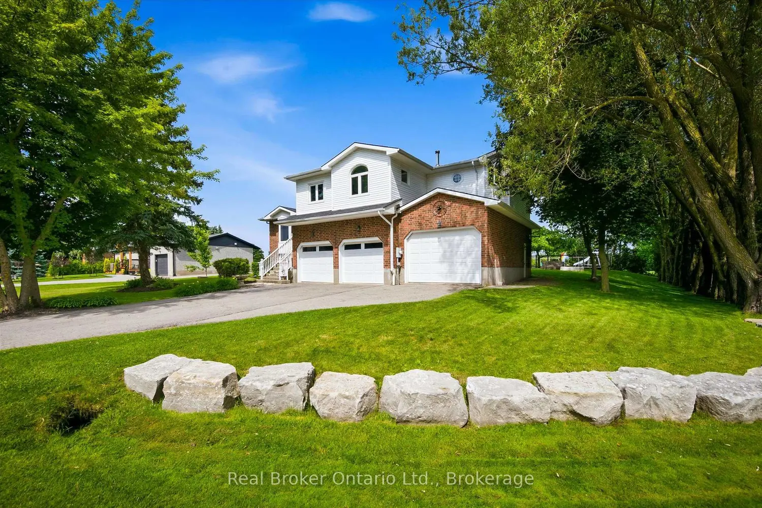 170 Elmslie Place photo 2