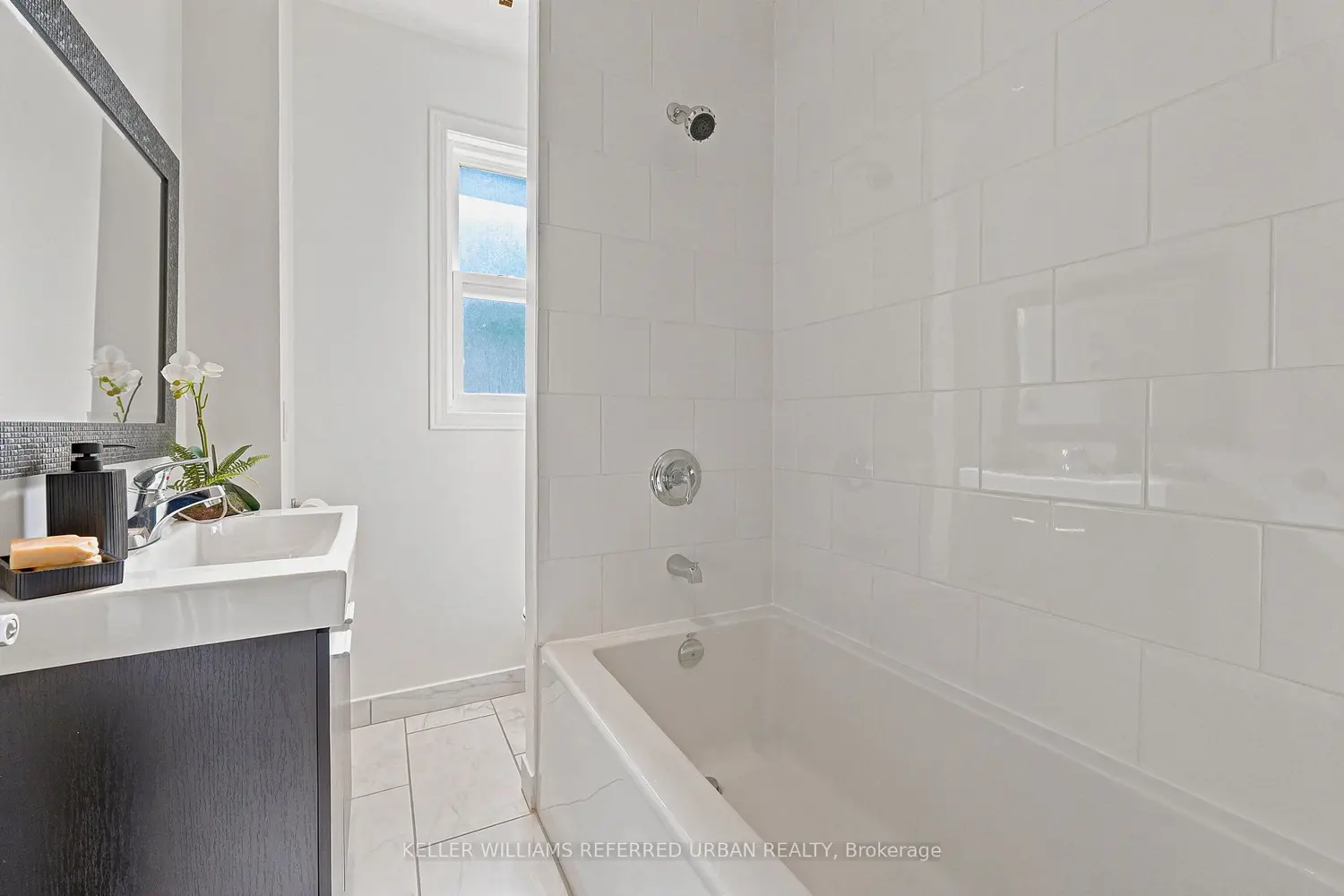 220 Westmount Avenue photo 5
