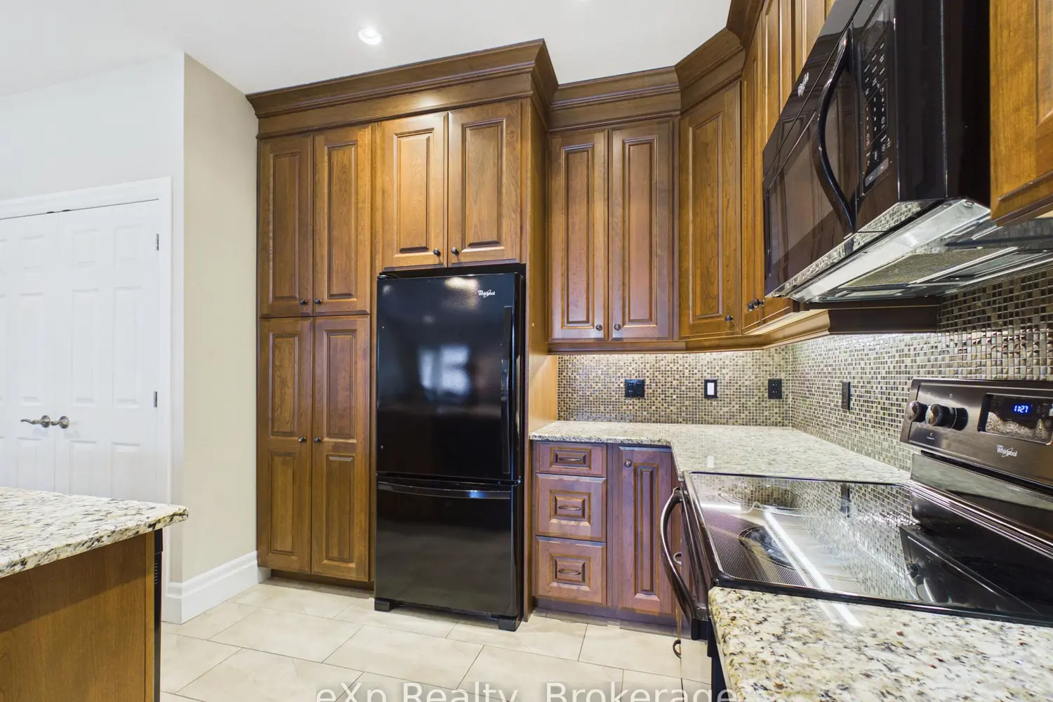 401 Victoria Street 34 photo 2