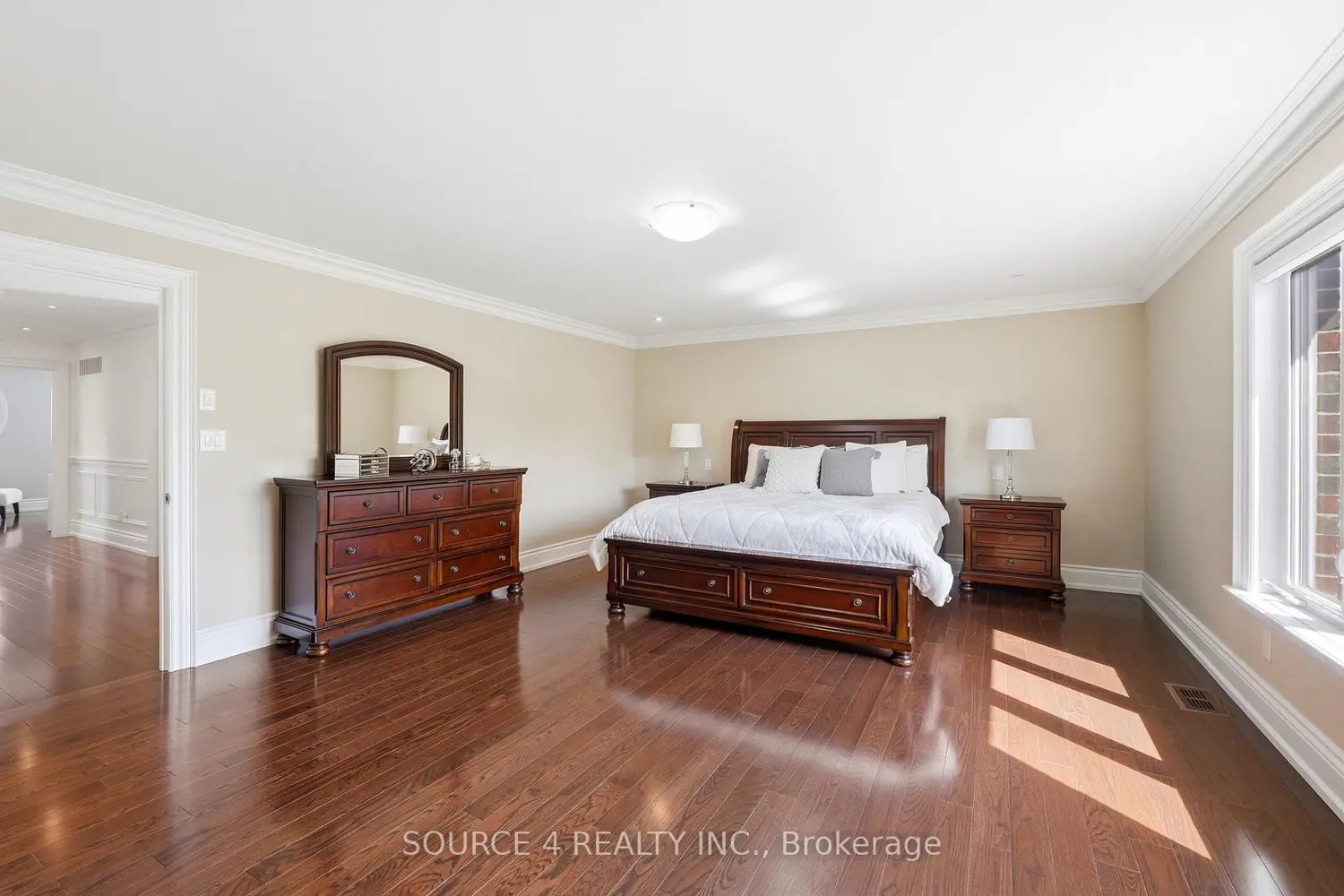 39 Amesbury Drive photo 3