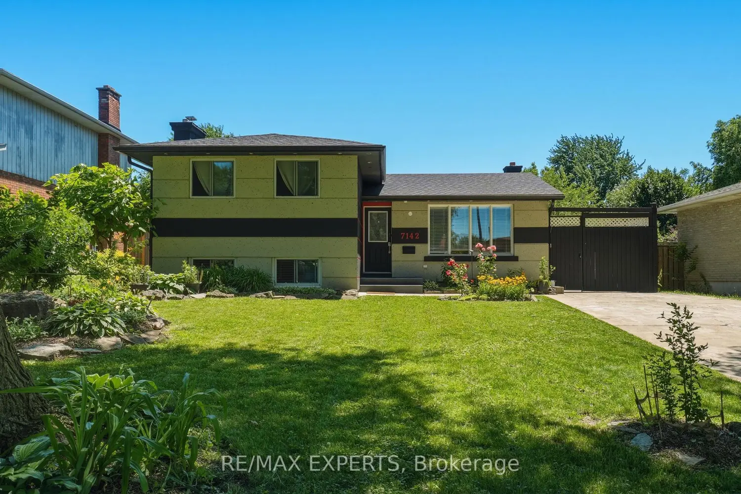 7142 Rosseau Place photo 2