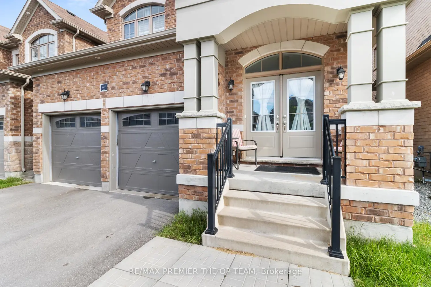 977 Wickham Road photo 2