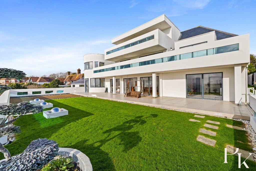 5 bed detached house for saleRoedean Crescent, Brighton BN2