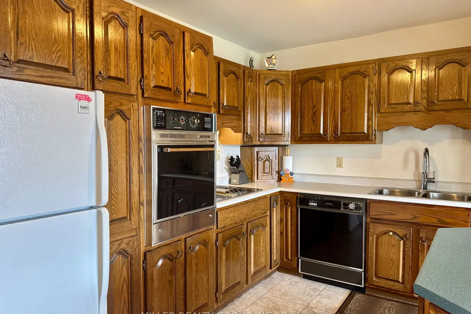 455 Arnold Drive photo 4