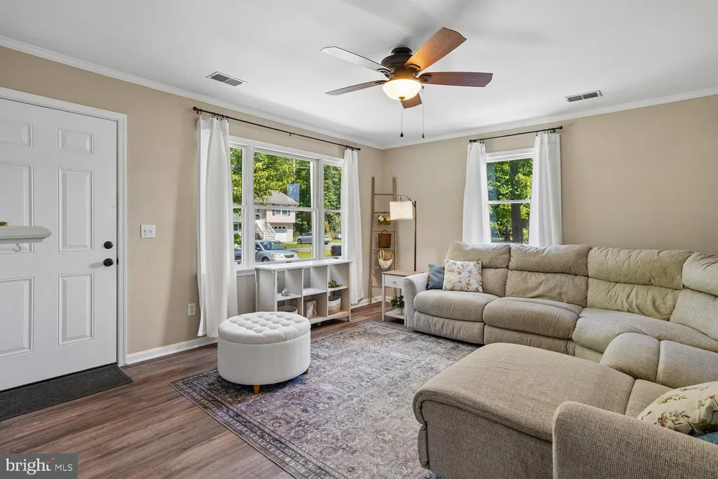 852 Whispering Pine Circle, Lusby, MD 20657 photo 3