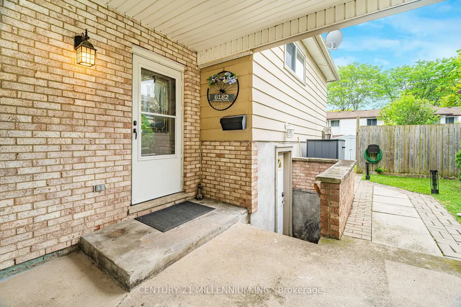 6182 Johnson Drive photo 2