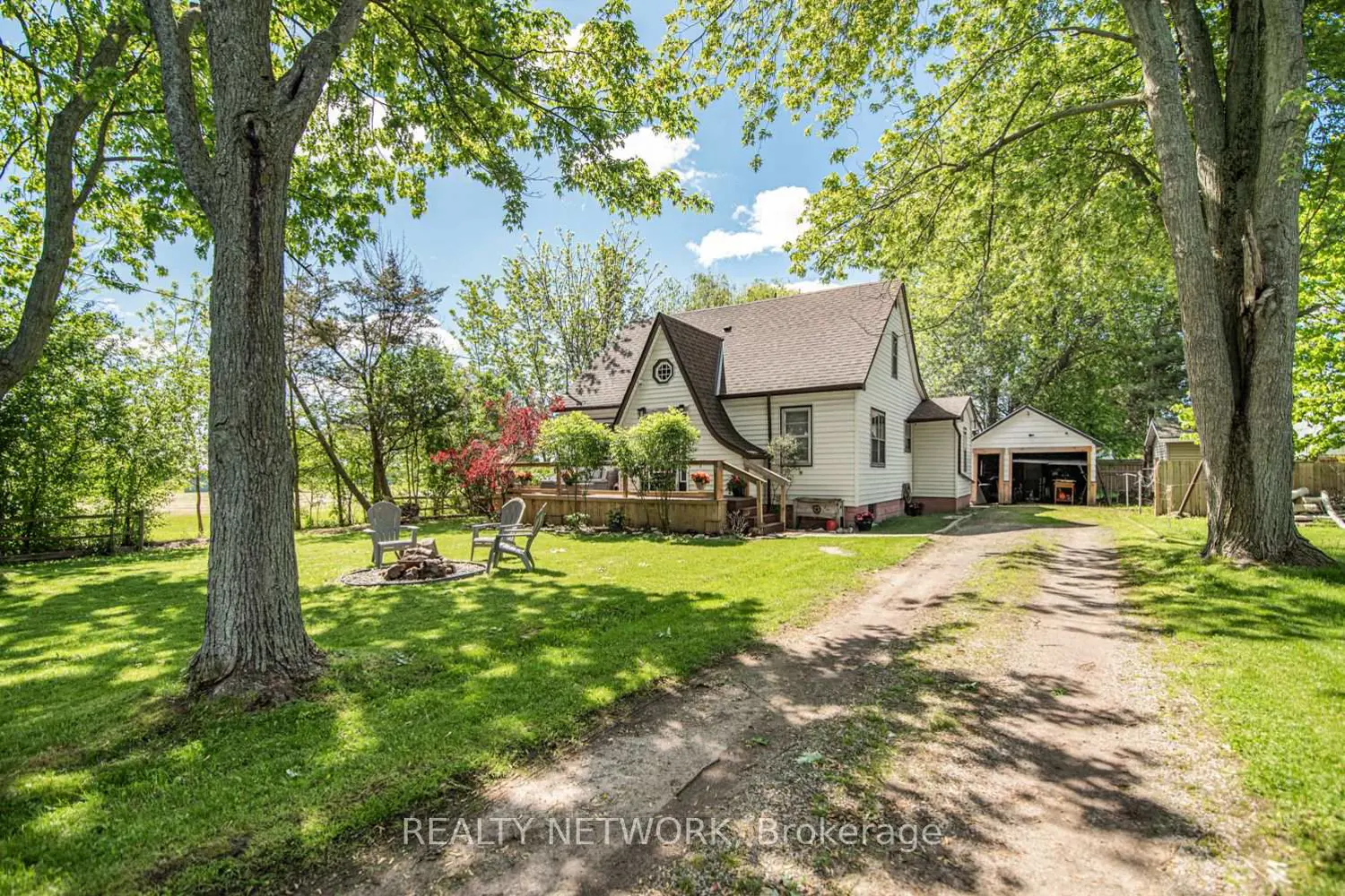 32 Grant Avenue photo 4